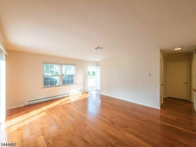 227A Manchester Ln - Photo 4 of 19