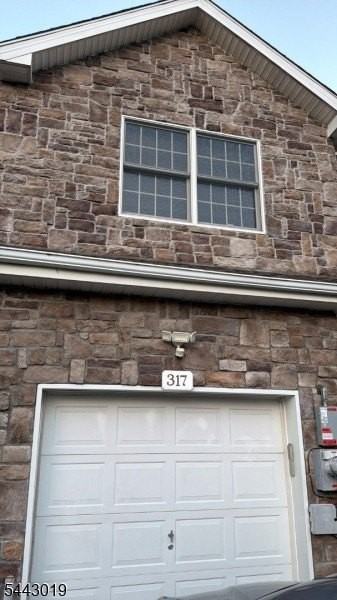 317 Raymound Blvd - Photo 2 of 8
