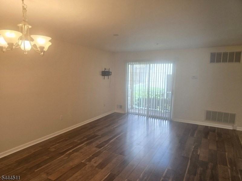183 Potomac Dr - Photo 3 of 11
