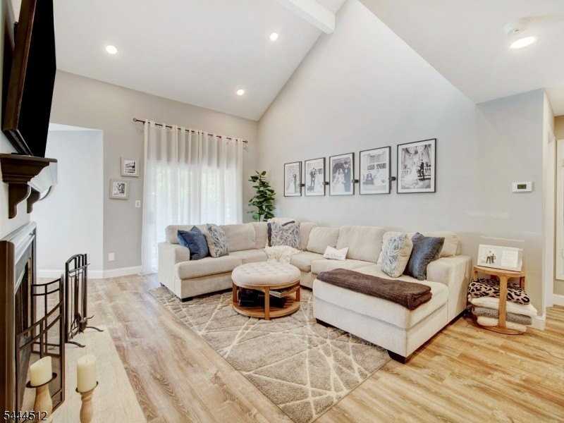 4 Tulip Cres #2B - Photo 5 of 27