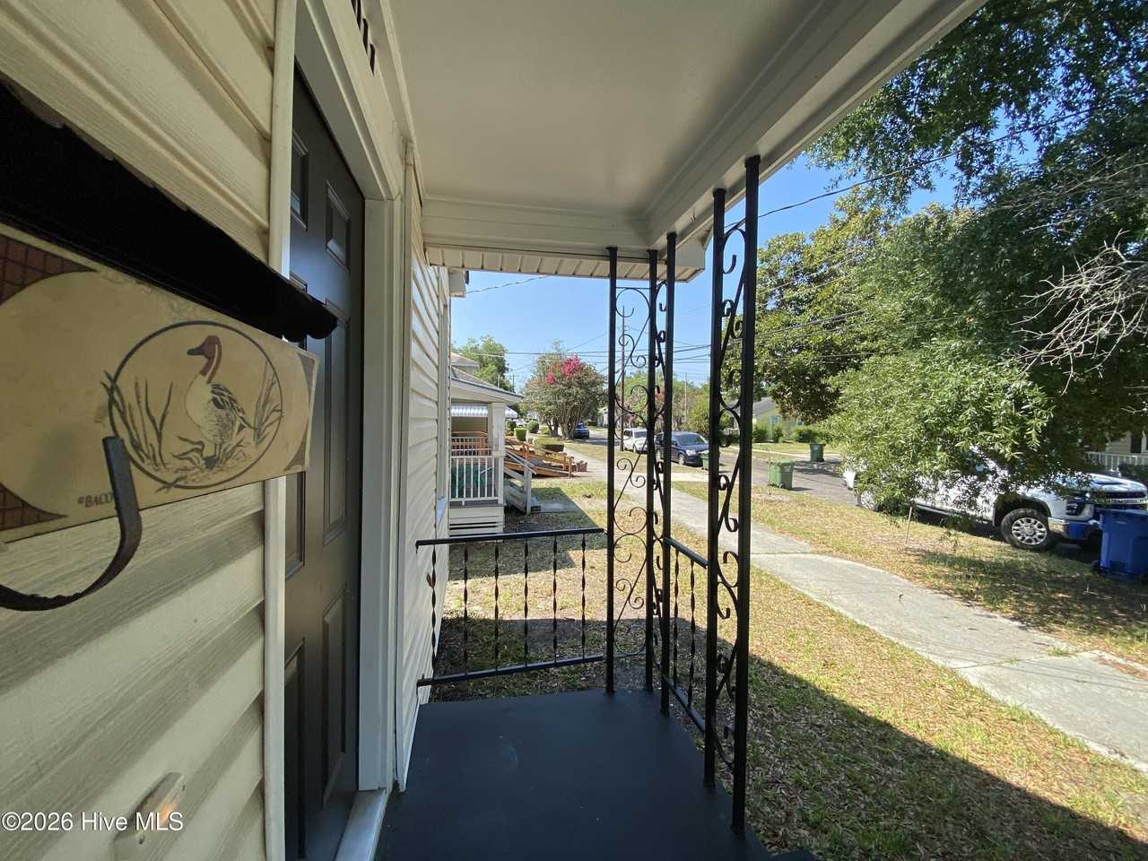 1011 S 7th St - Photo 3 of 32