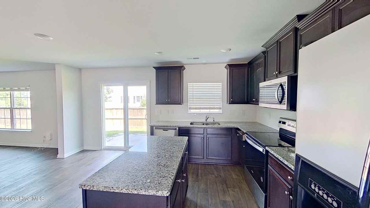 433 Ginger Dr - Photo 7 of 31