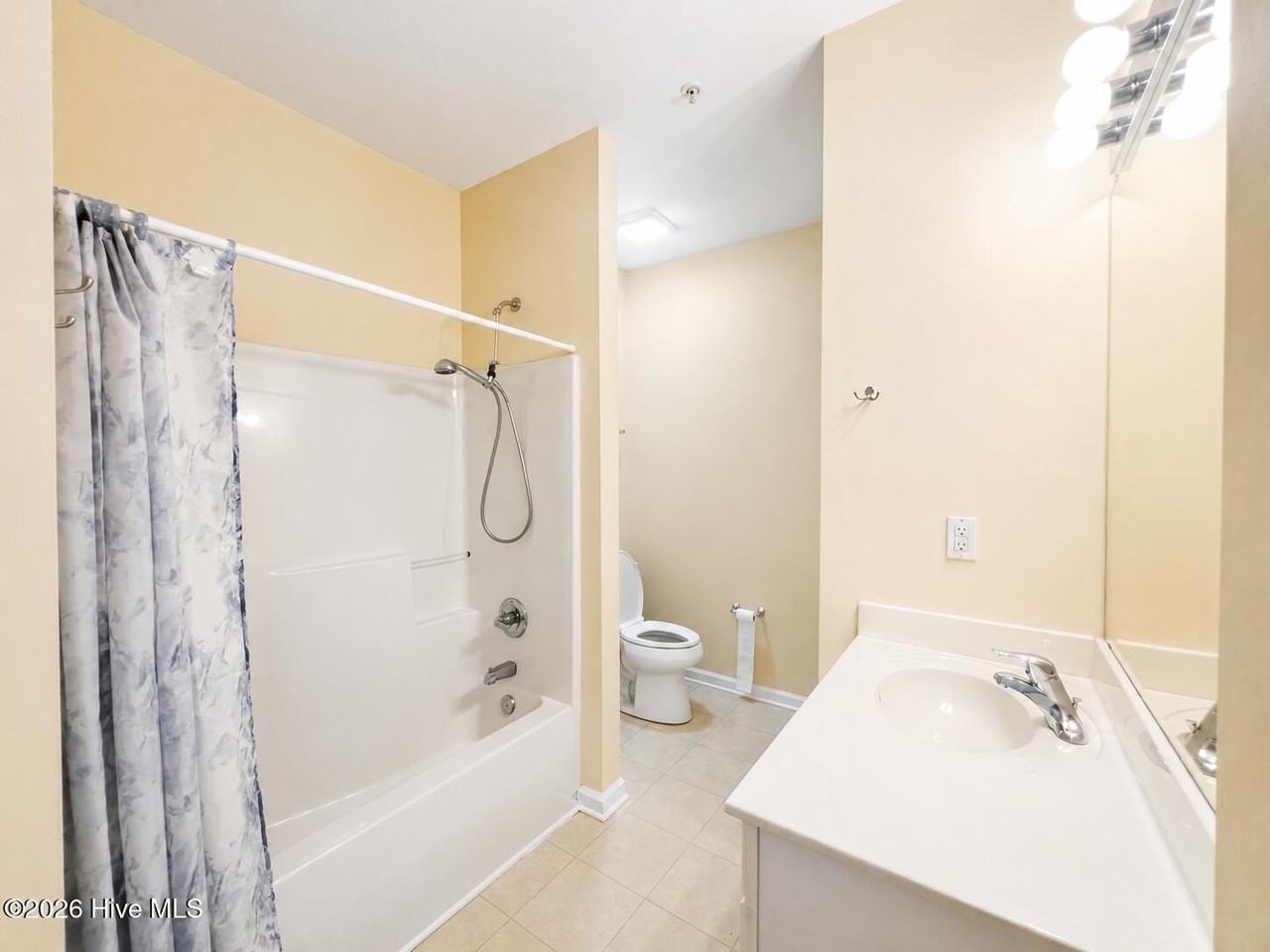 3901 Botsford Ct #101 - Photo 6 of 10