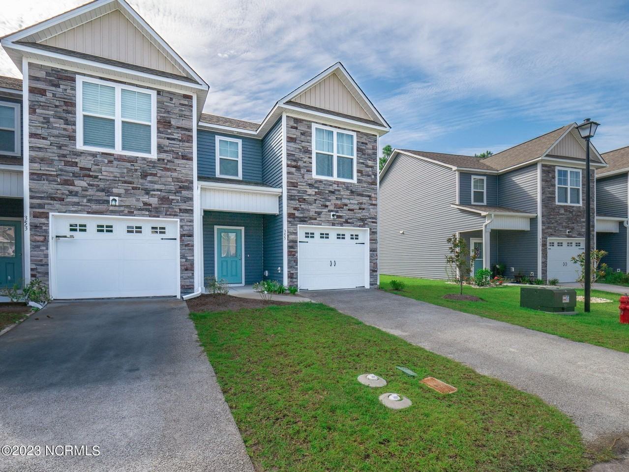355 S Stingray Ln - Photo 2 of 36