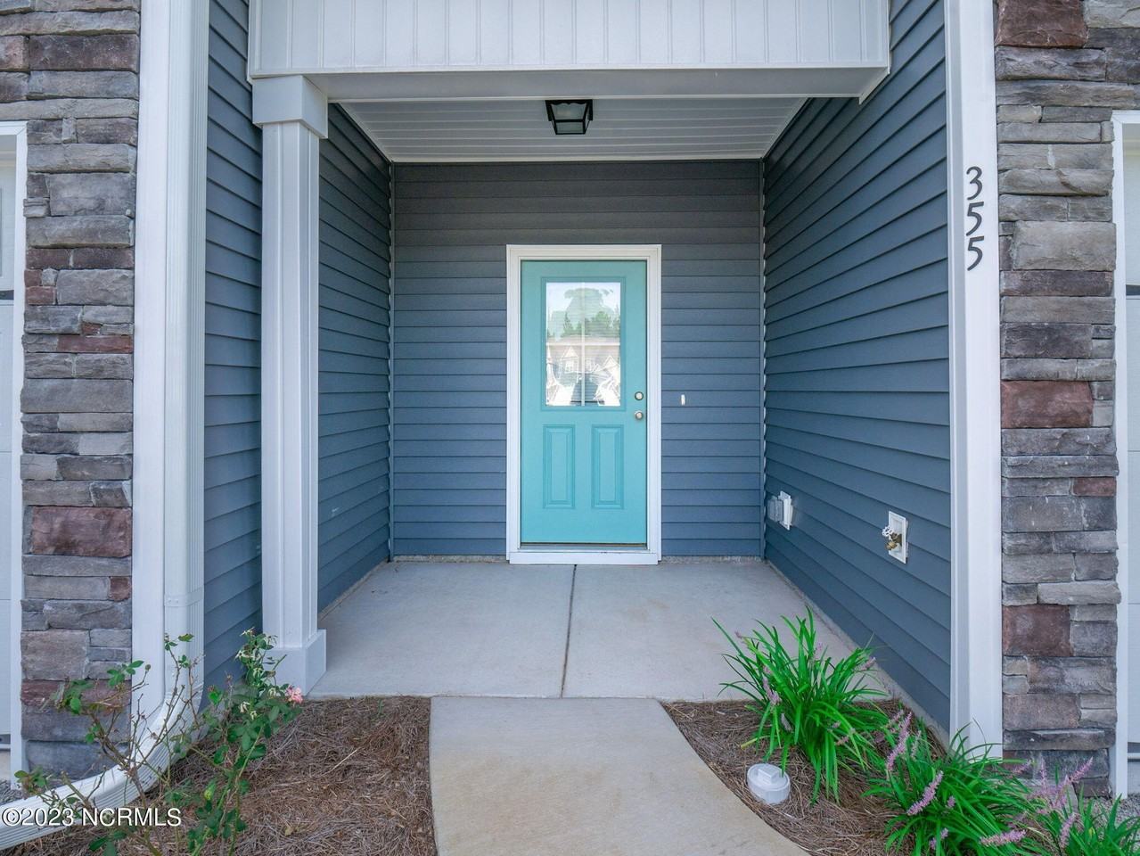 355 S Stingray Ln - Photo 4 of 36