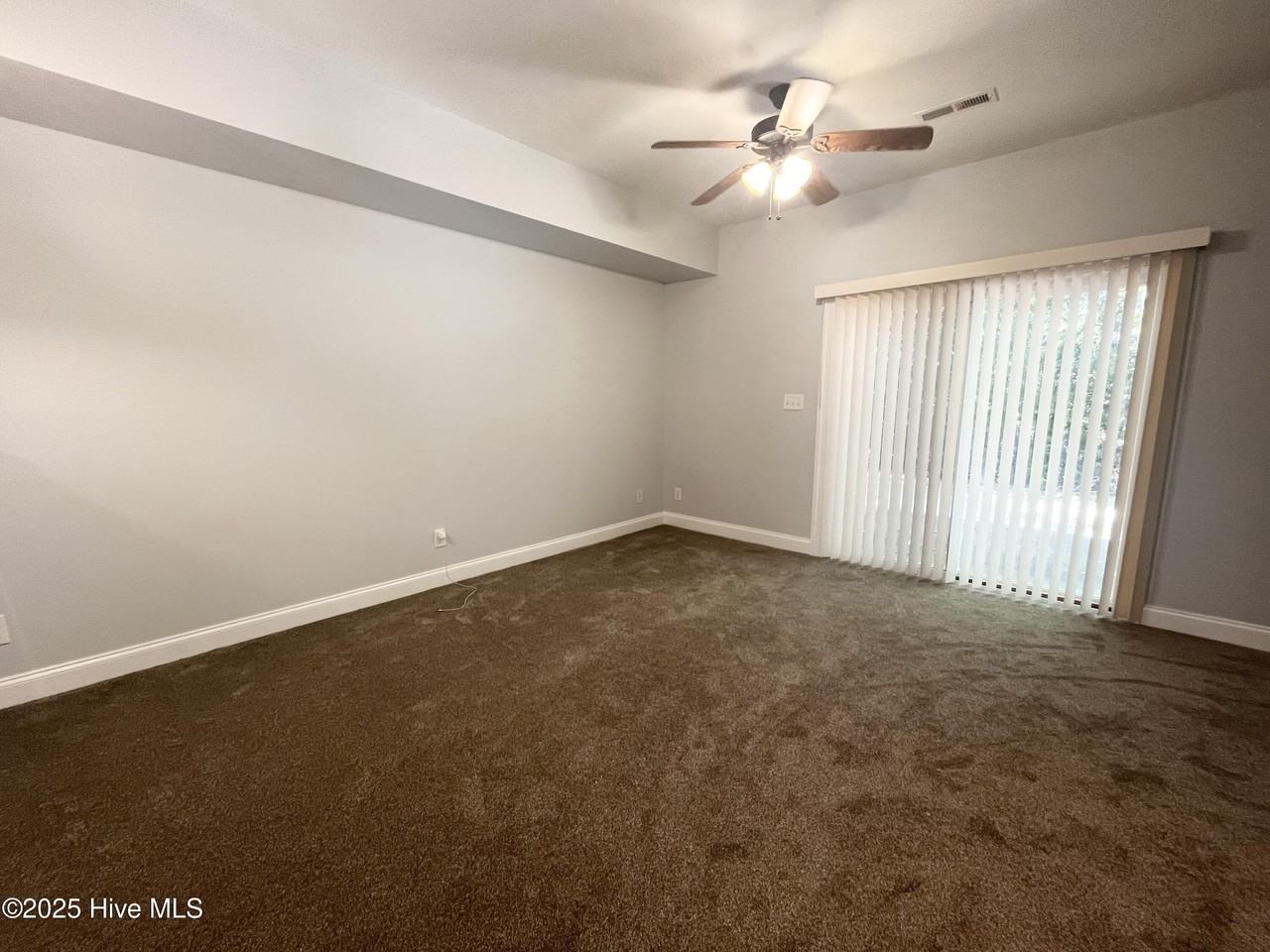 414 Harbor Bay Dr - Photo 2 of 13
