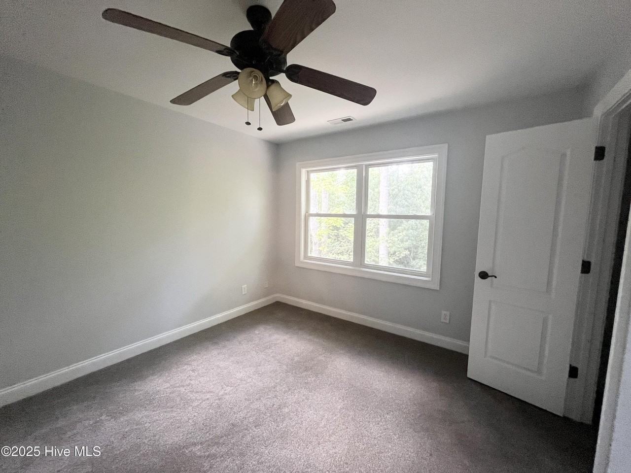 414 Harbor Bay Dr - Photo 3 of 13
