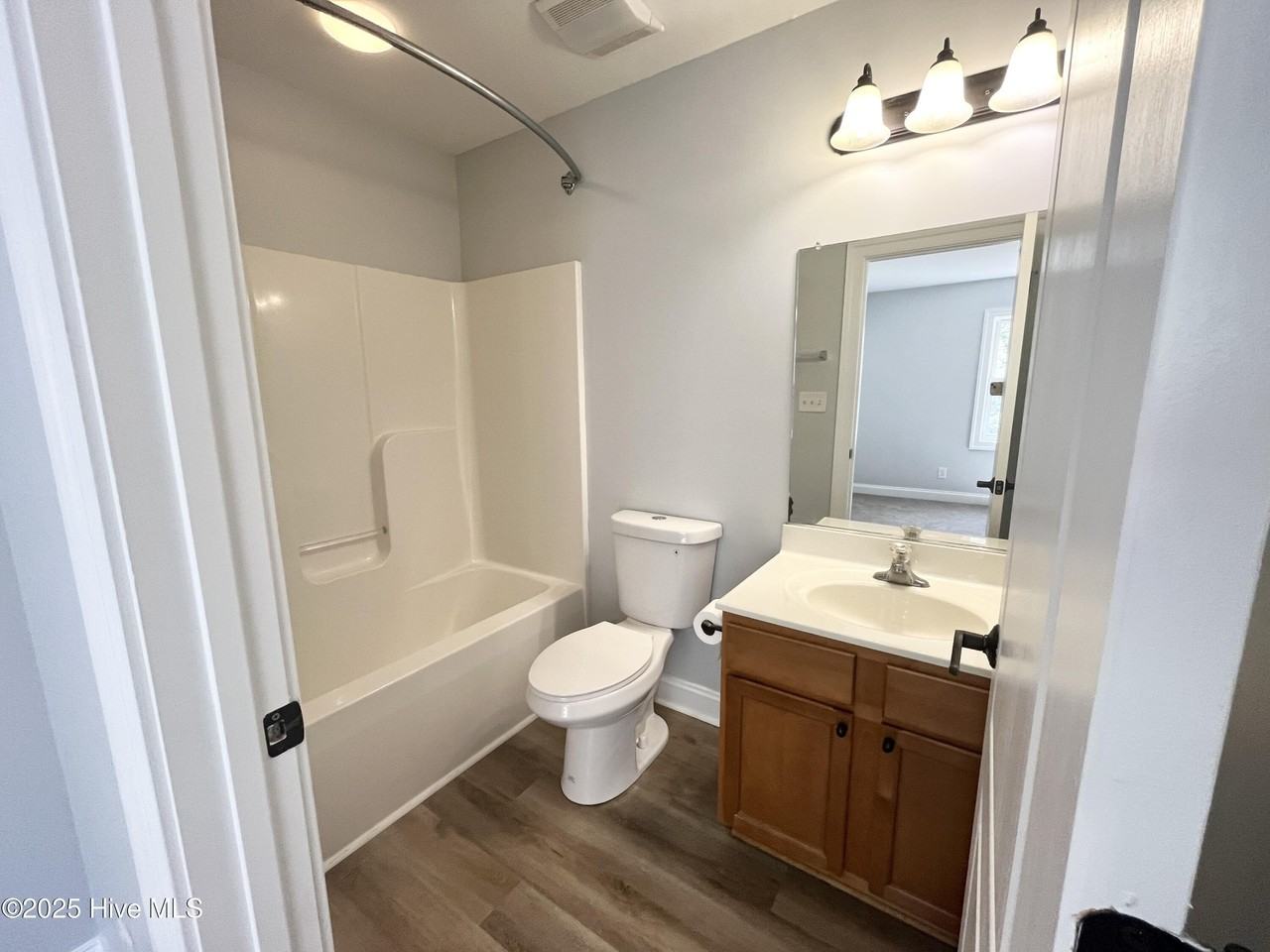 414 Harbor Bay Dr - Photo 4 of 13