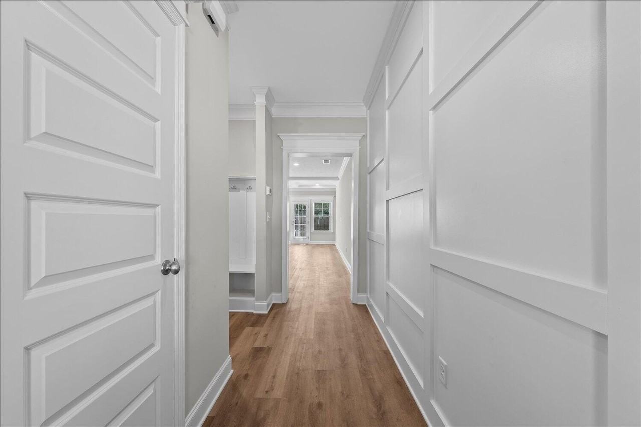1071 Linsmore Ave - Photo 4 of 37