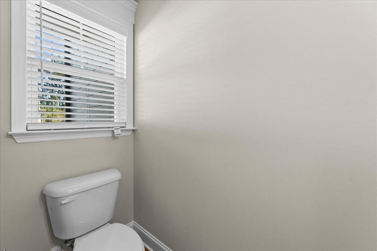 1071 Linsmore Ave - Photo 6 of 37