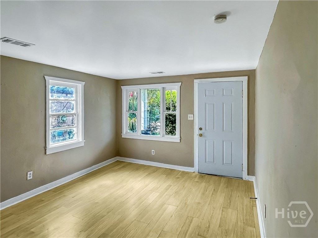 1204 Murphy Ave - Photo 3 of 15