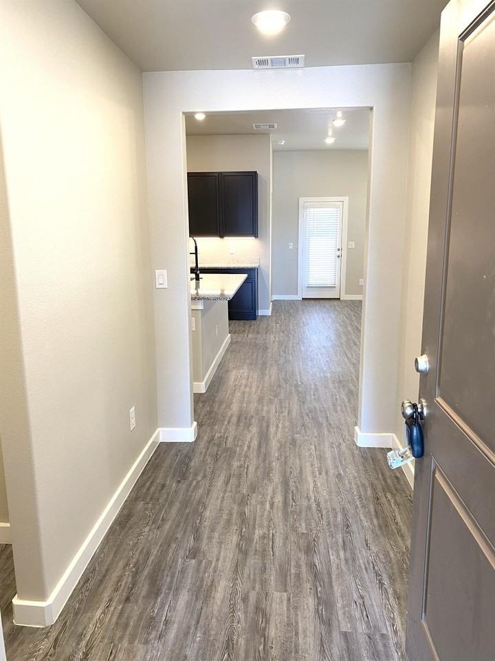 2016 139th St - Photo 2 of 16