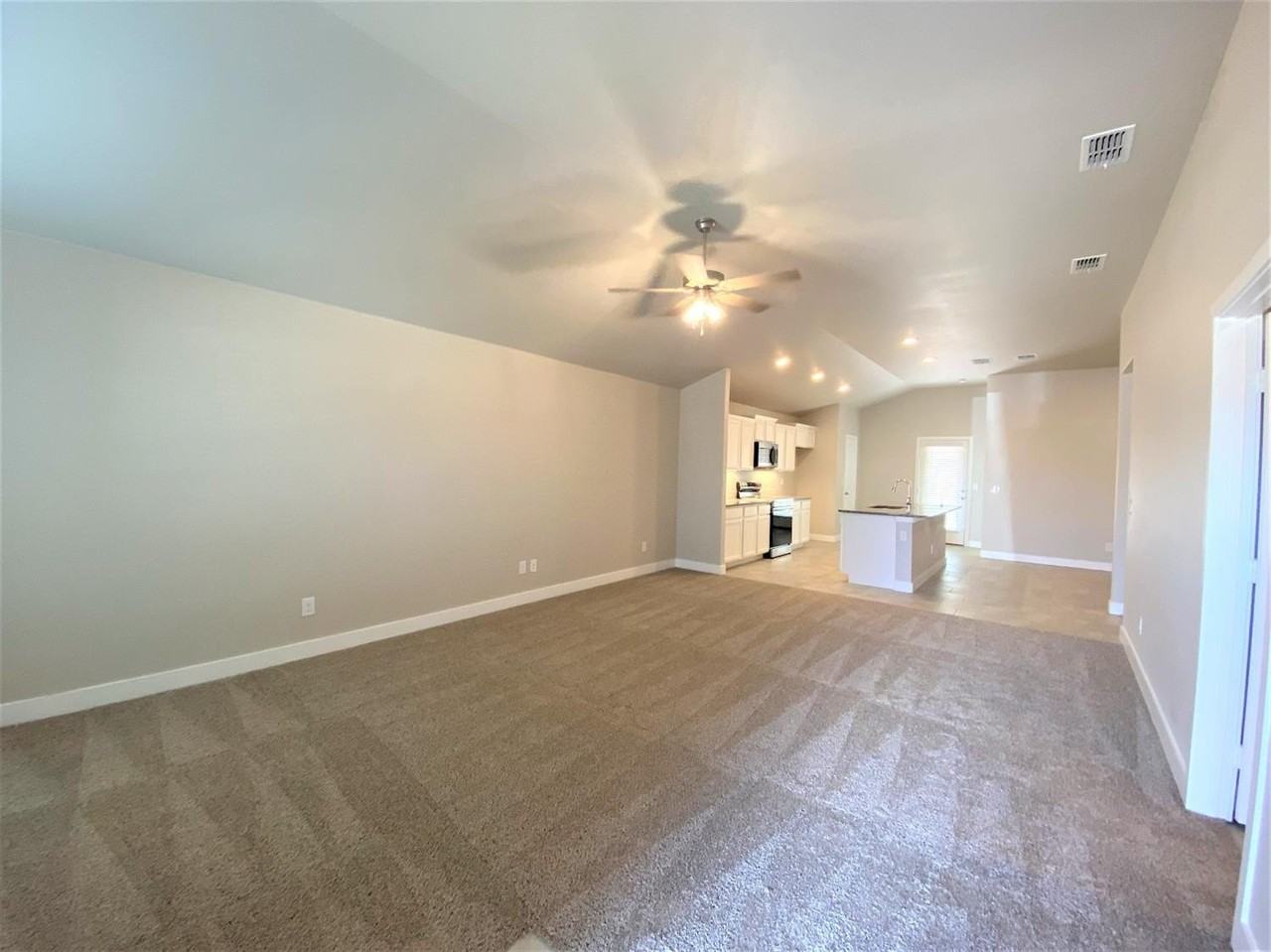 13806 Avenue Q - Photo 2 of 12