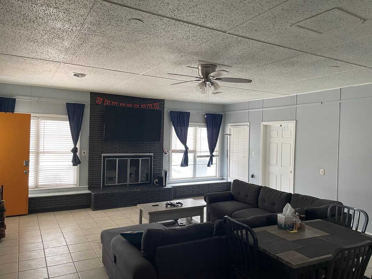 2306 28th St - Photo 3 of 19