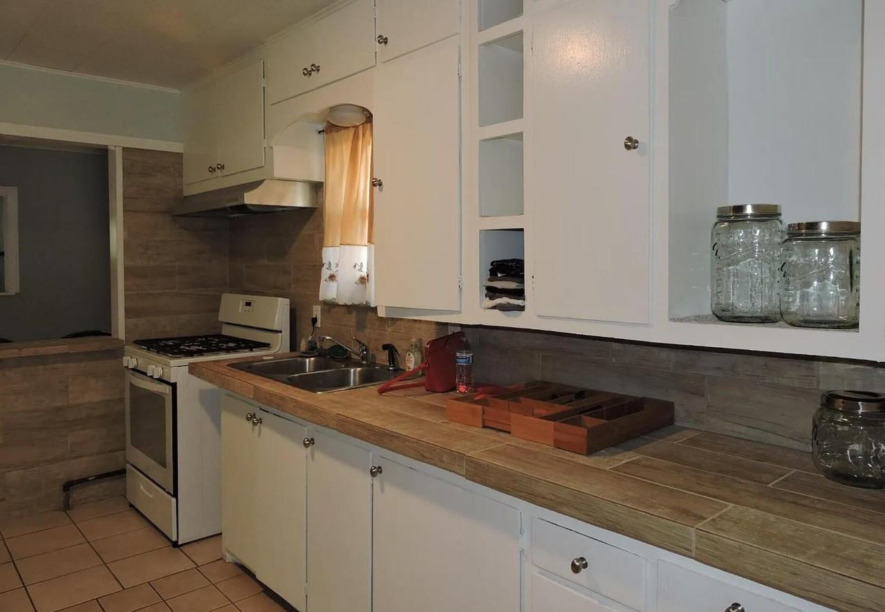 2306 28th St - Photo 4 of 19
