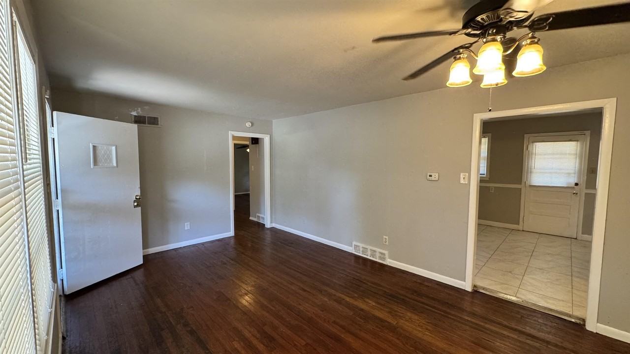 4956 Durbin Ave - Photo 3 of 15