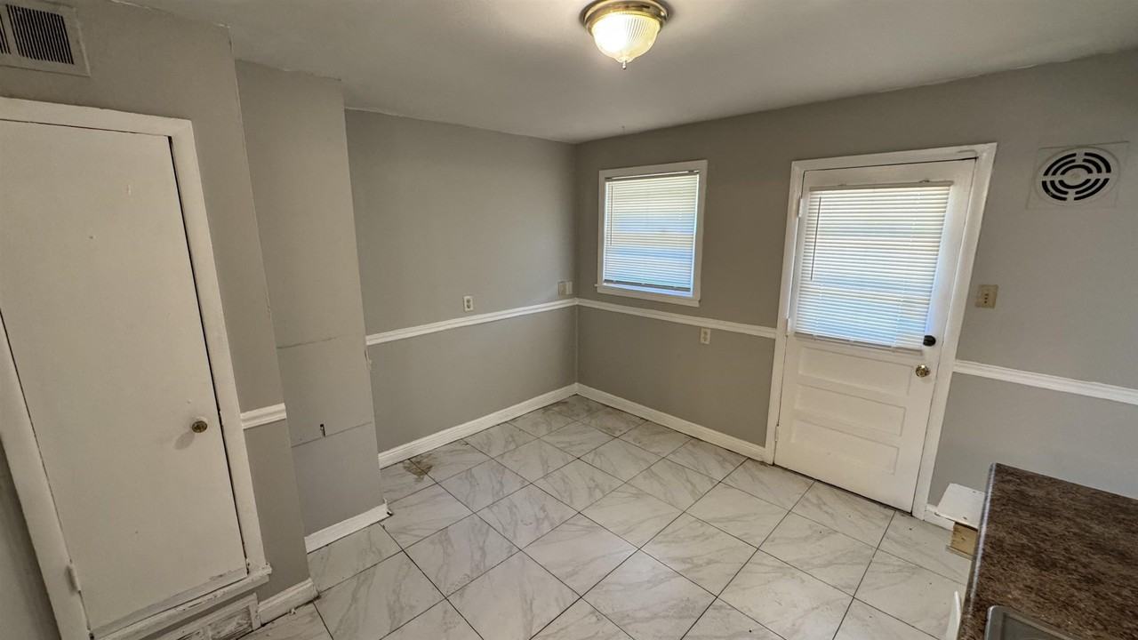 4956 Durbin Ave - Photo 4 of 15