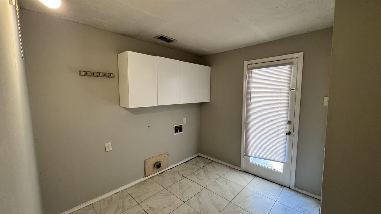 4956 Durbin Ave - Photo 6 of 15