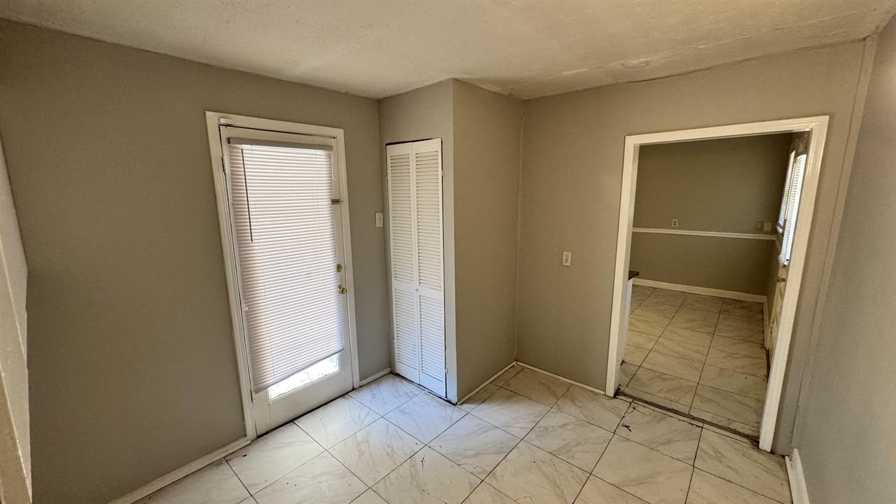 4956 Durbin Ave - Photo 7 of 15