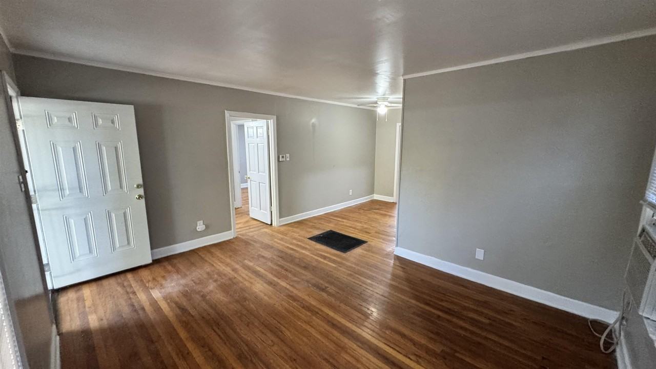 1041 Isabelle St - Photo 3 of 13