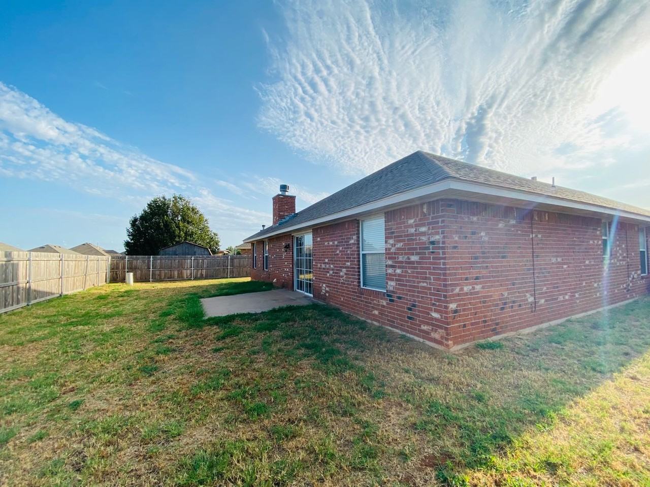 407 S Pointe Ln - Photo 2 of 19