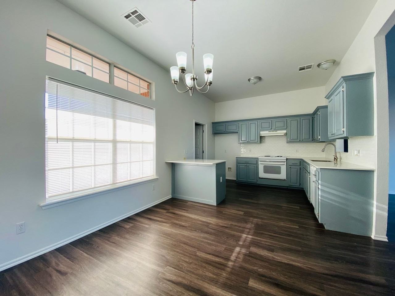 407 S Pointe Ln - Photo 6 of 19