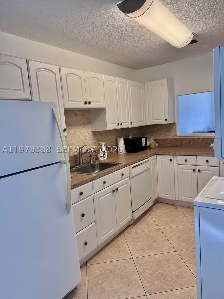 8838 Bella Vista Dr - Photo 3 of 12