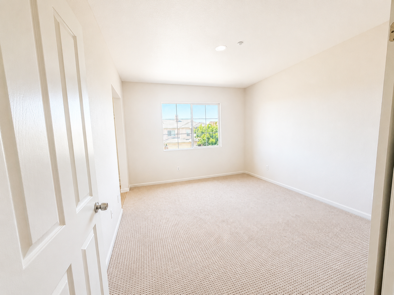 120 Mahogany Ln - Photo 3 of 11