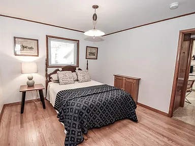 921 South Eastside Drive - Photo 3 of 9