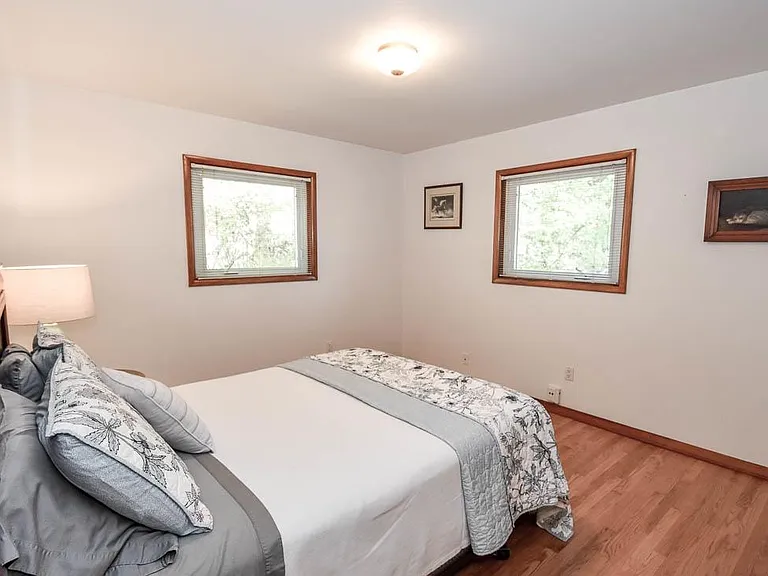 921 South Eastside Drive - Photo 5 of 9