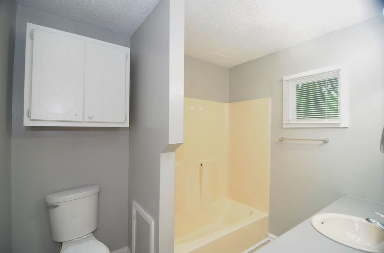 2425 Tuxedo Dr Nw - Photo 2 of 15