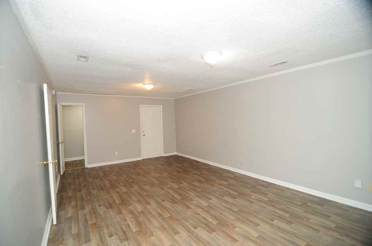 2425 Tuxedo Dr Nw - Photo 4 of 15