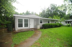 featured image of 2425 Tuxedo Dr Nw