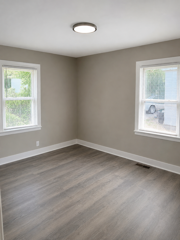 406 E 17th St - Photo 5 of 8