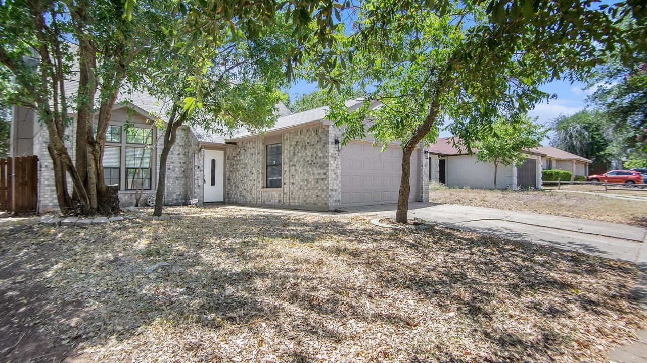 2541 Galemeadow Dr - Photo 2 of 24