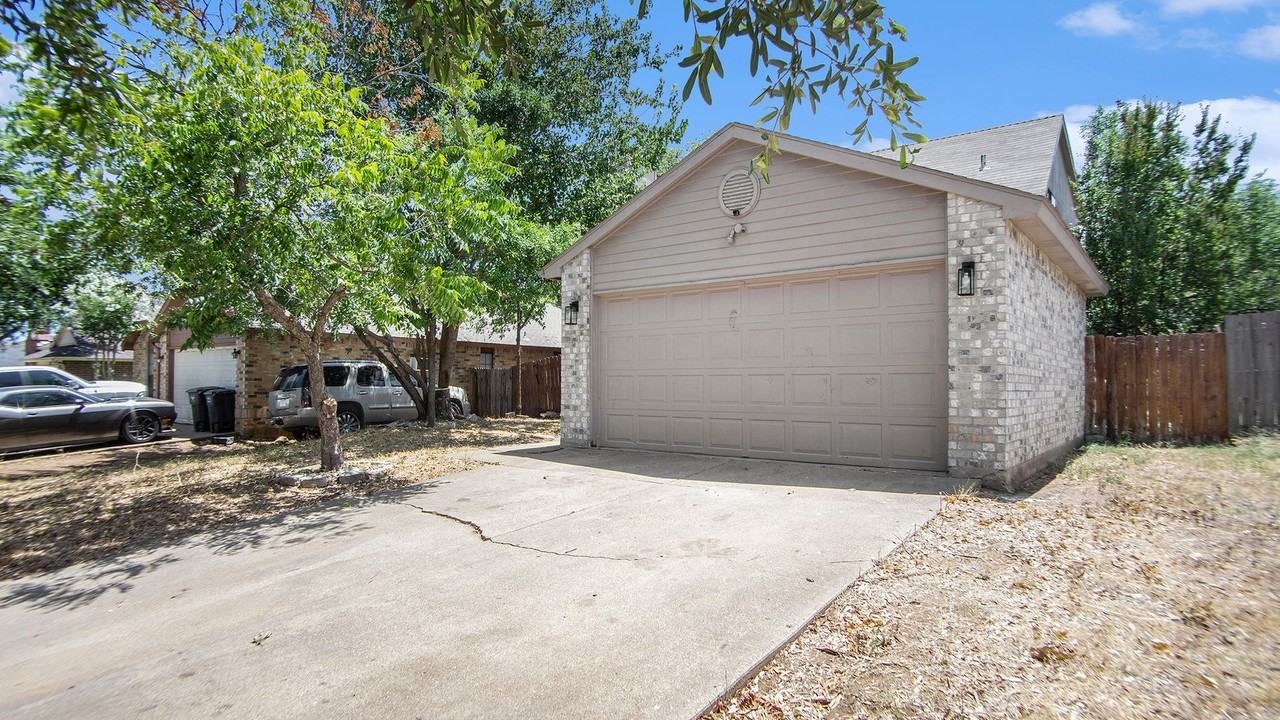 2541 Galemeadow Dr - Photo 3 of 24
