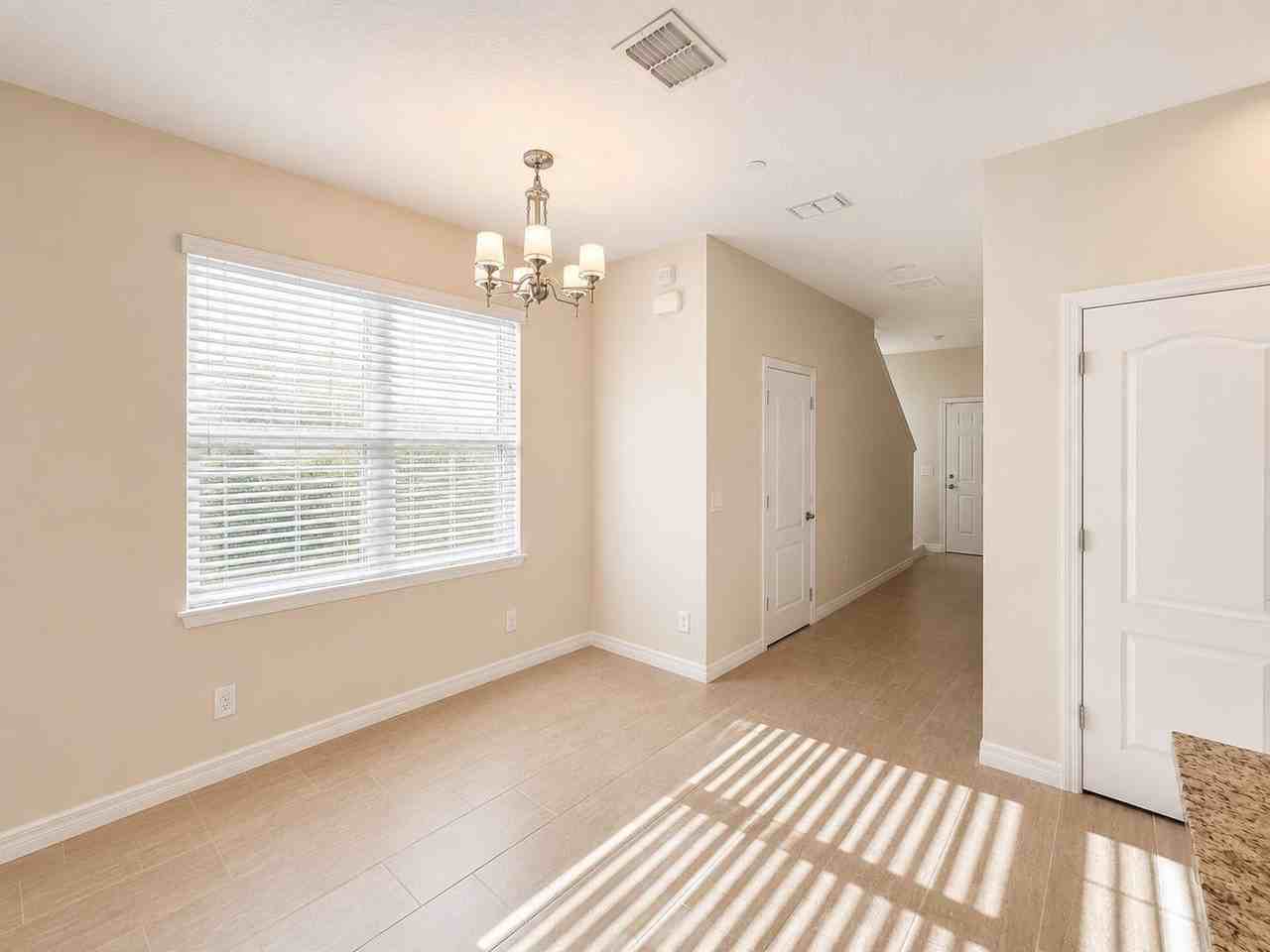 93 Zamora Pl - Photo 4 of 16