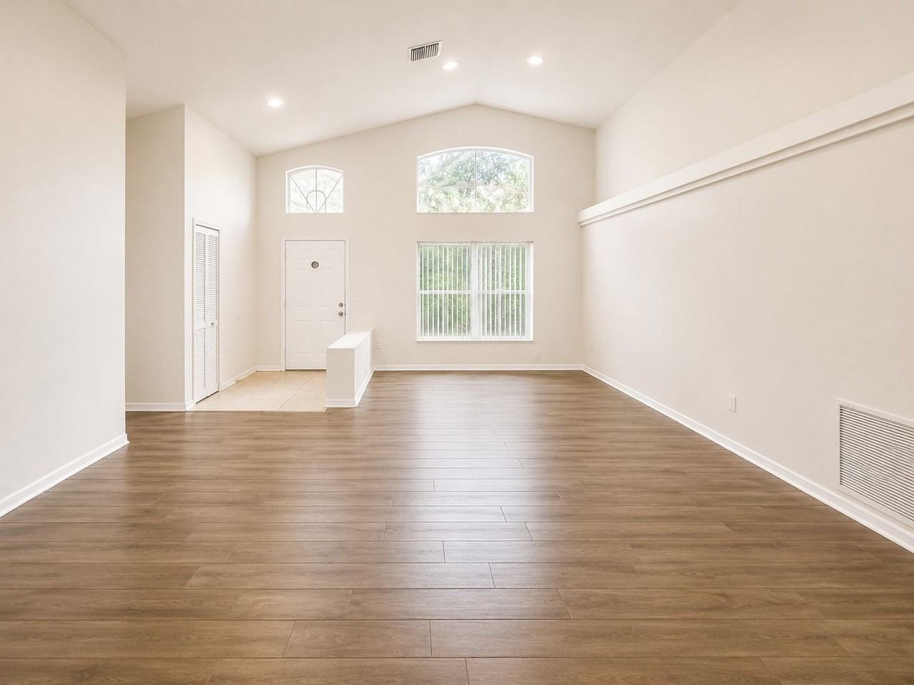 1004 Beckstrom Dr - Photo 2 of 14
