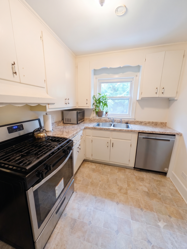 2816 Broad St - Photo 3 of 7
