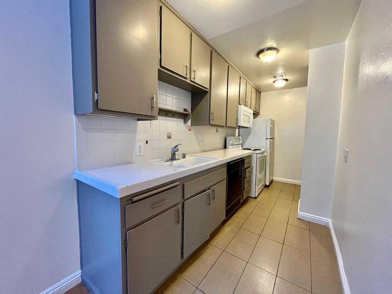 10747 Wilshire Blvd #507 - Photo 7 of 10