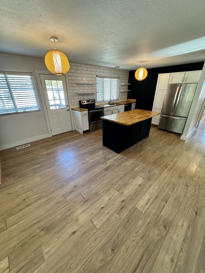 522 Indiana St #1 - Photo 3 of 16