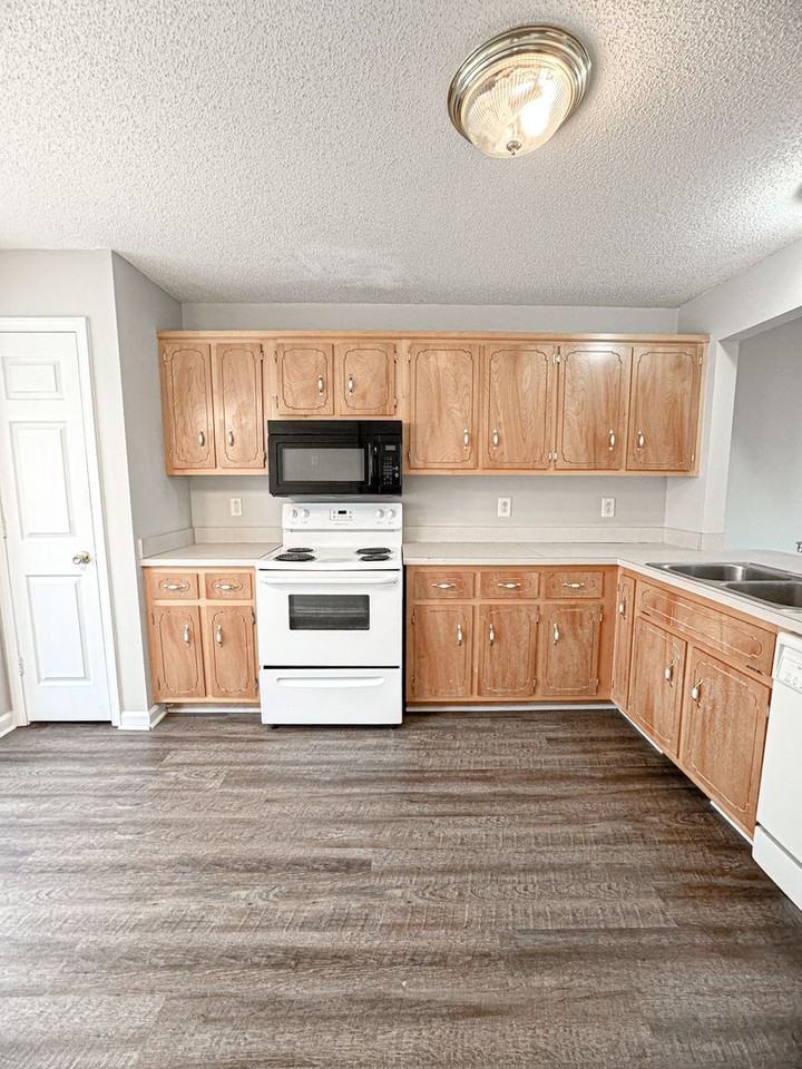 205 Tree Line Dr - Photo 2 of 21