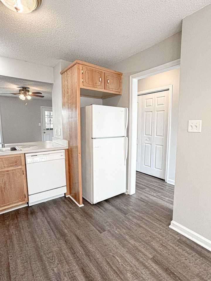205 Tree Line Dr - Photo 5 of 21