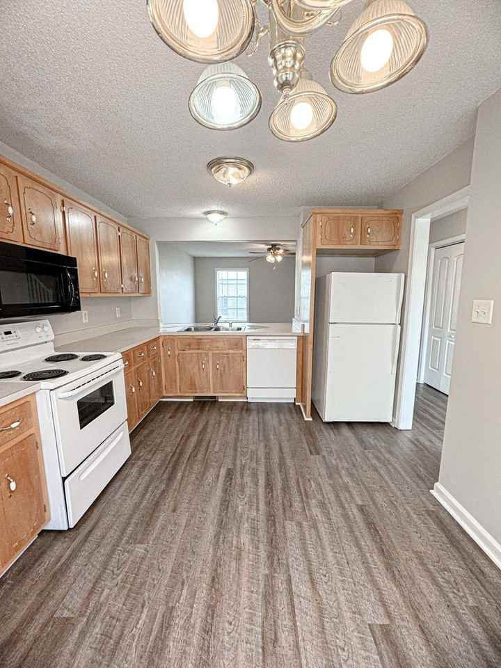 205 Tree Line Dr - Photo 7 of 21