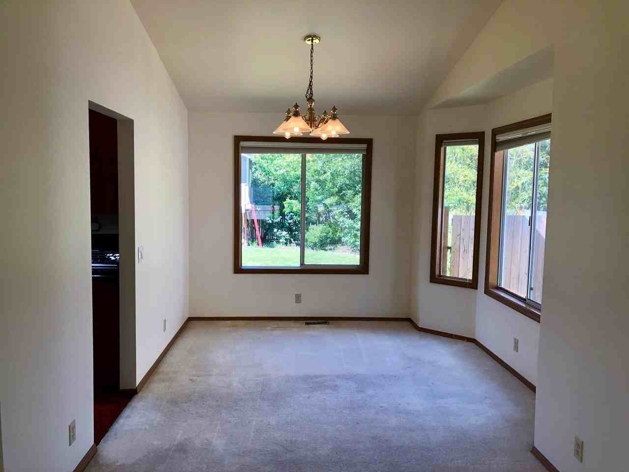 7124 Ne 168th St - Photo 7 of 27