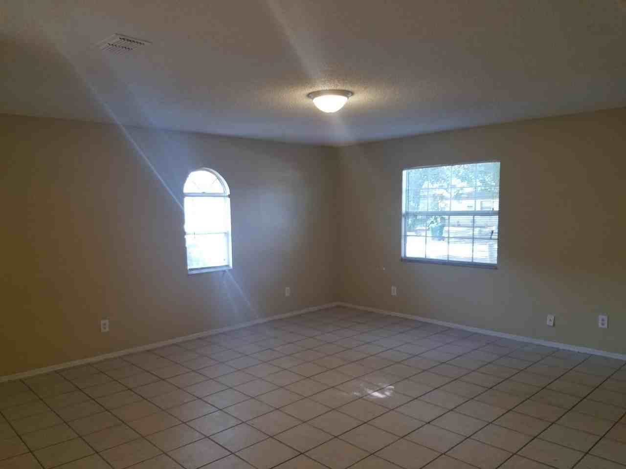 168 Rebecca Dr Ne - Photo 2 of 8