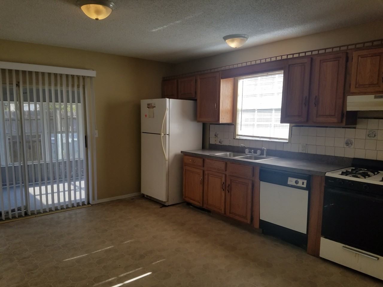 168 Rebecca Dr Ne - Photo 4 of 8