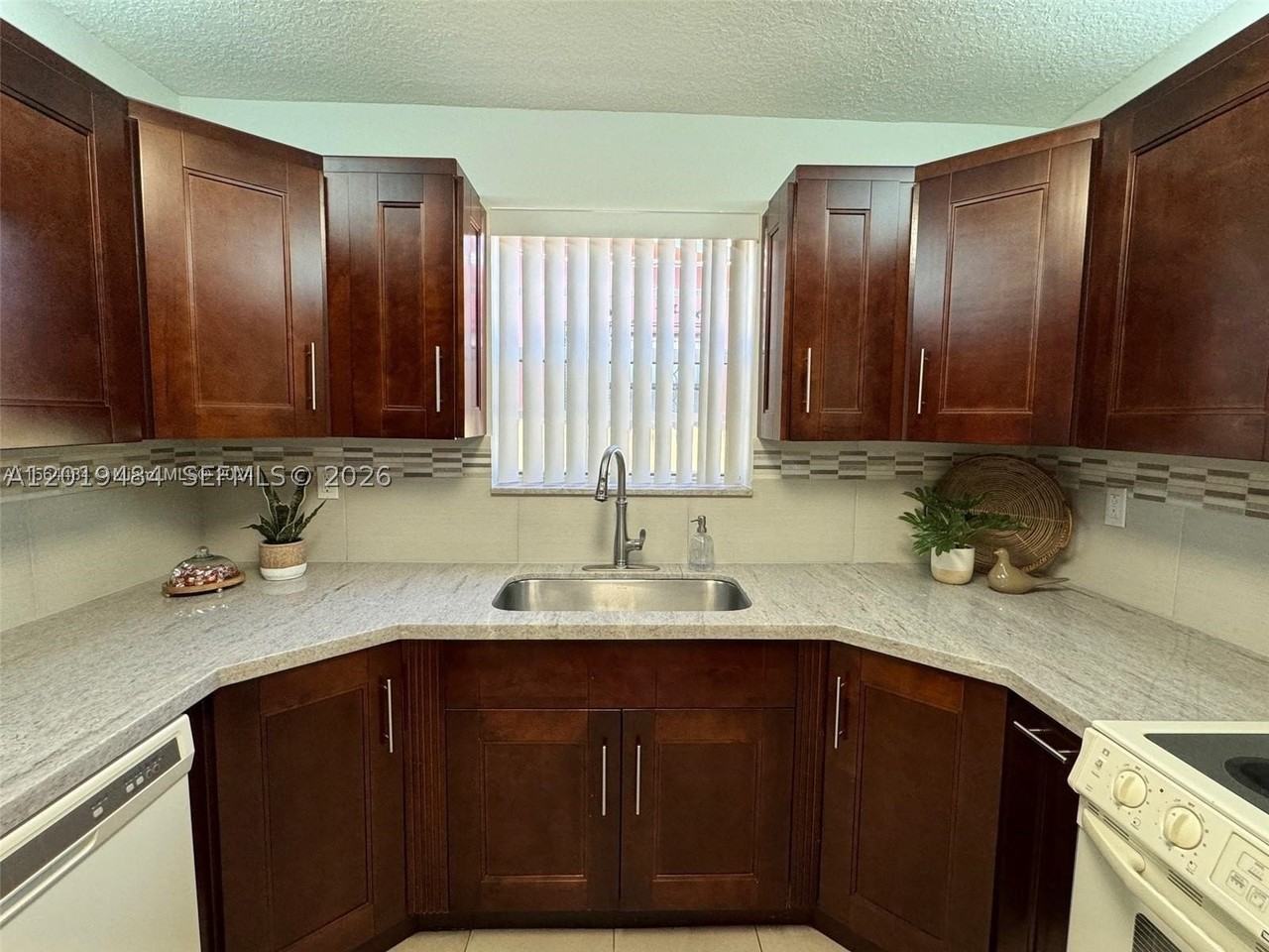 501 Sw 120th Ave #0 - Photo 2 of 31