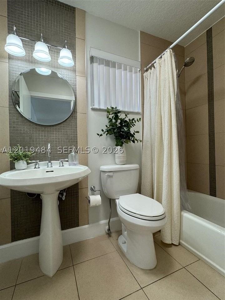 501 Sw 120th Ave #0 - Photo 3 of 31