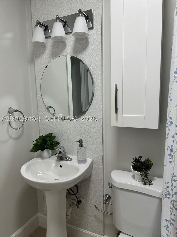 501 Sw 120th Ave #0 - Photo 4 of 31